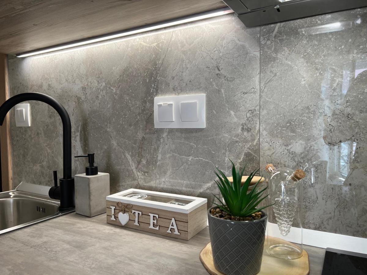 Supreme Secret Apartment *